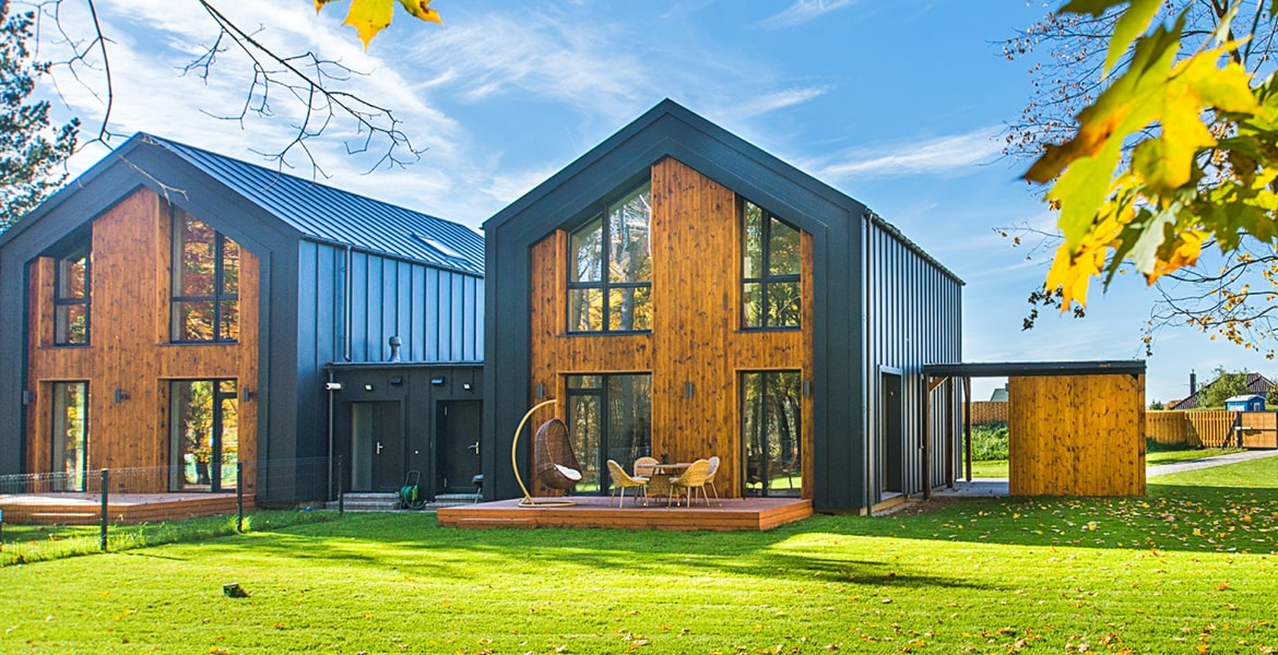 In-House Cold Callers vs Outsourced Lead Generation: What’s Better?